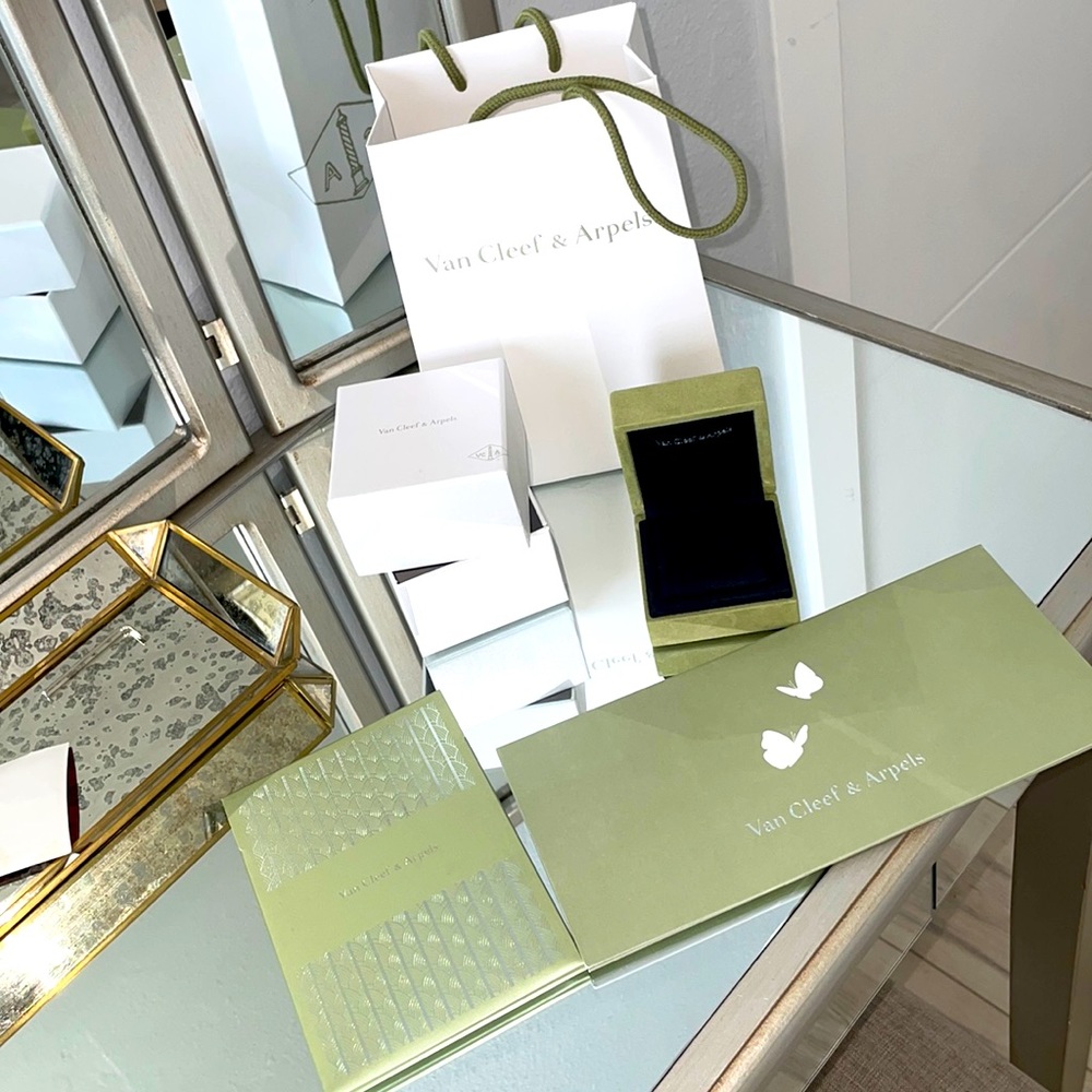 Van Cleef Necklace Box & Bag w/ all the essentials included